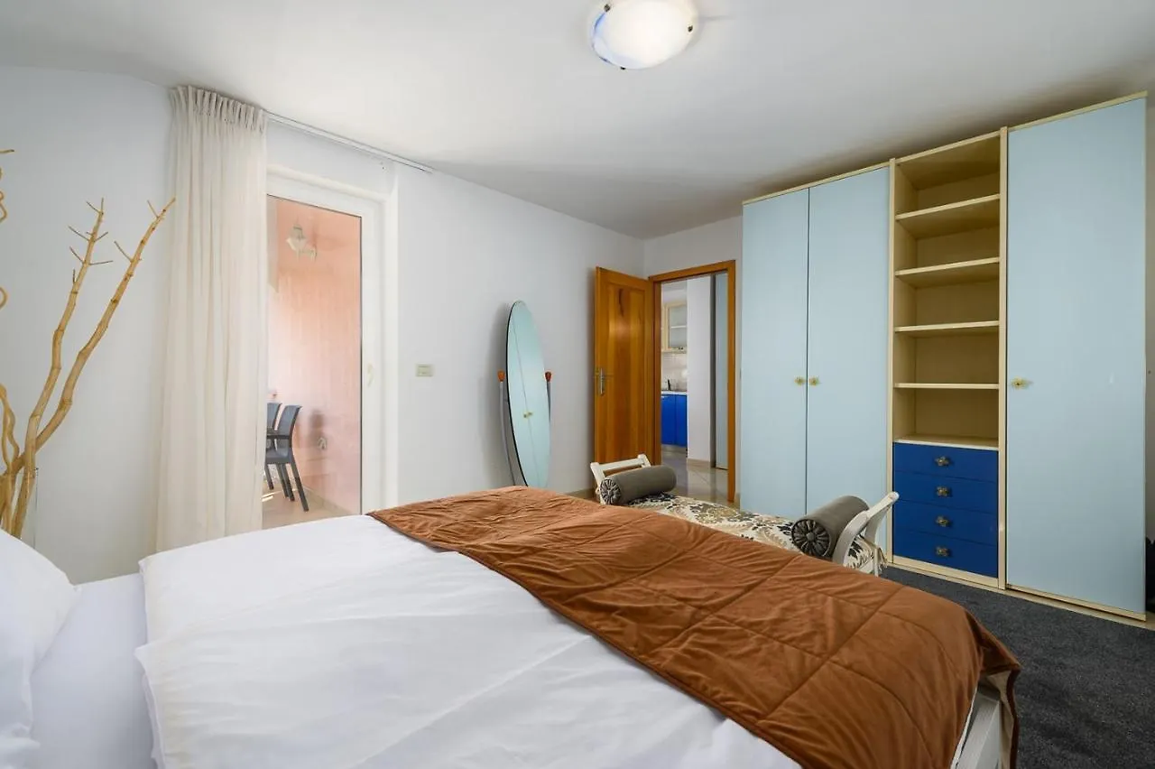 Guest house House With Apartments Dragica Umag