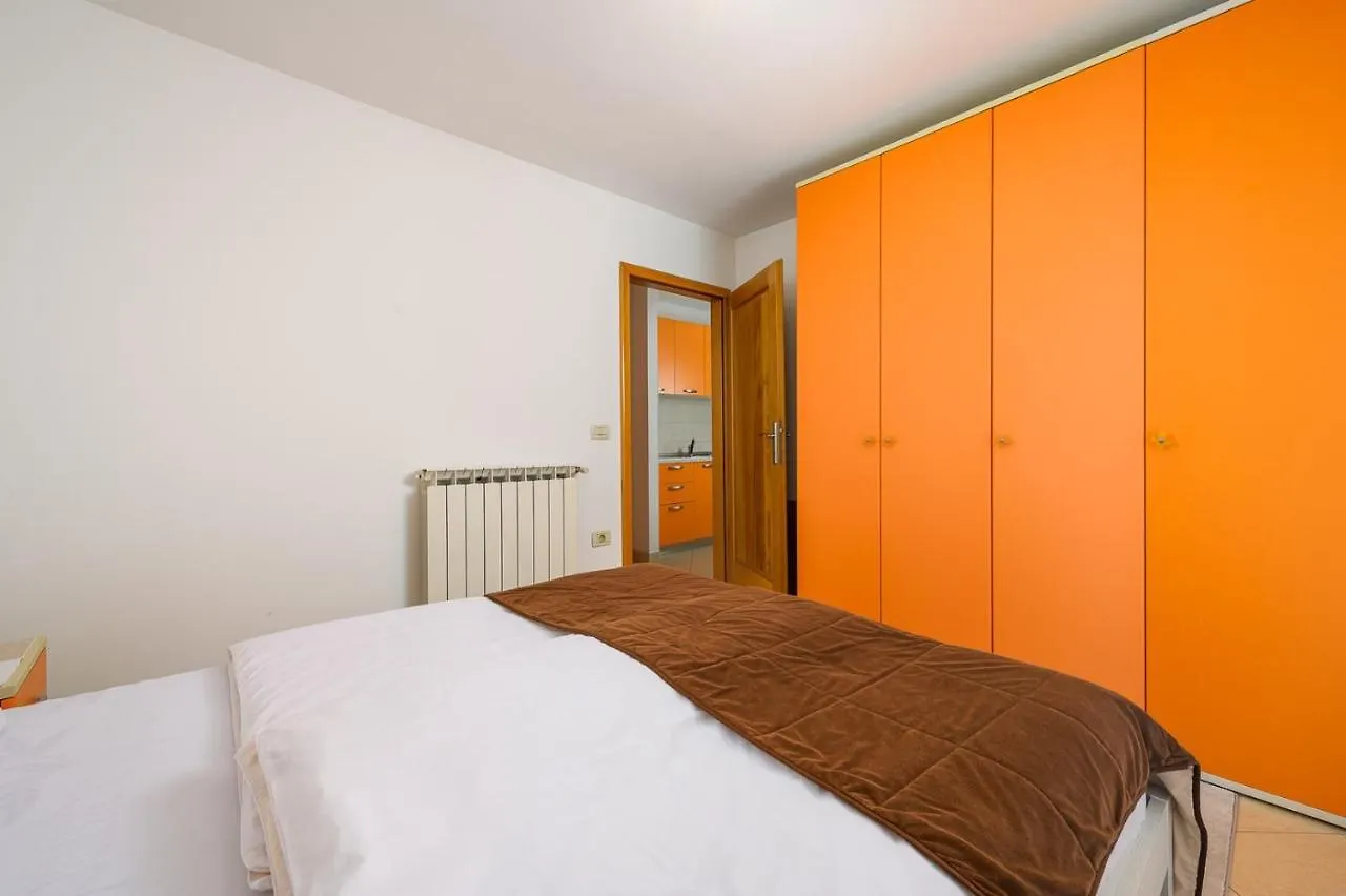 House With Apartments Dragica Umag Guest house