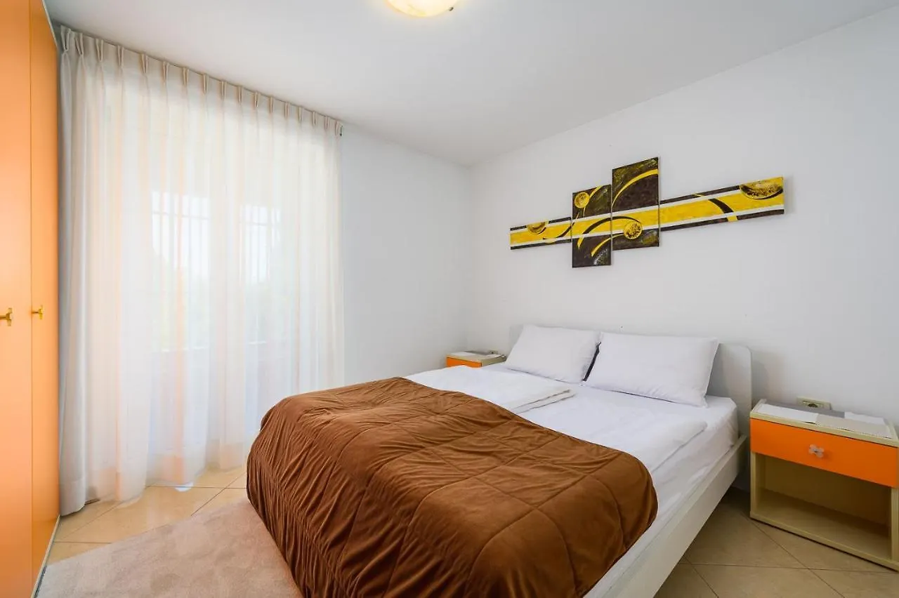 House With Apartments Dragica Umag