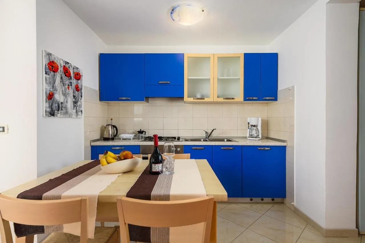 House With Apartments Dragica Umag 0*,