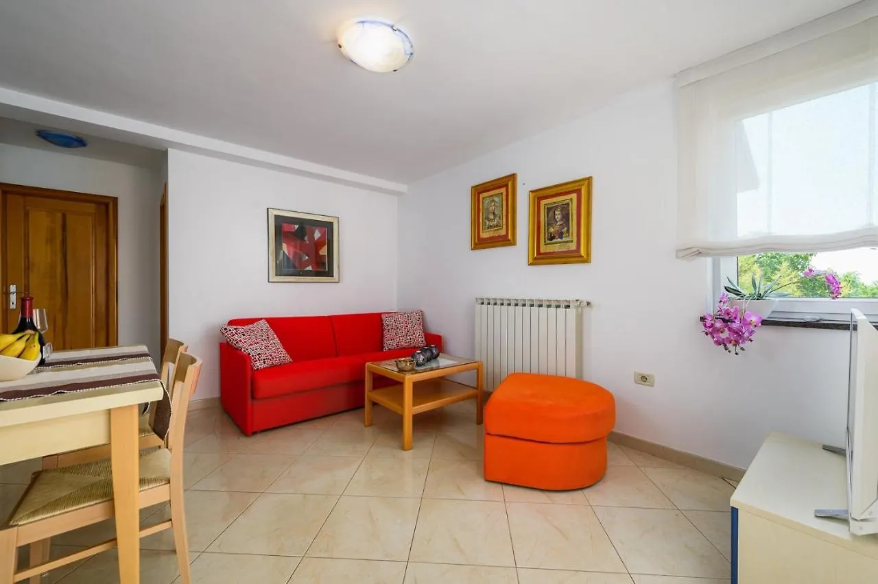 House With Apartments Dragica Umag